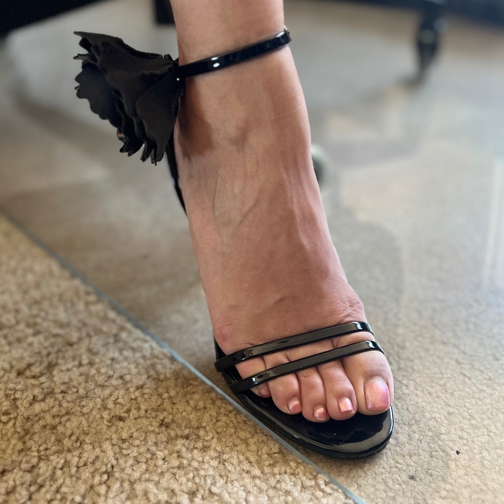 Express/Size 8/ Black Flower - Picture 6 of 8
